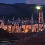 Apartment In With Sea View, Terrace, Air Conditioning, Wi-fi *