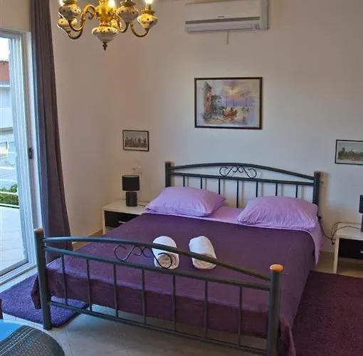 In With Sea View, Terrace, Air Conditioning, Wi-fi Apartment *