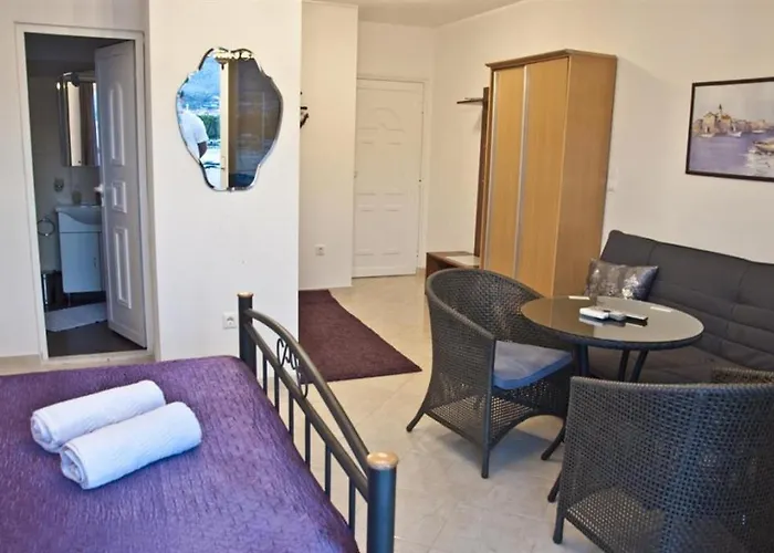 In With Sea View, Terrace, Air Conditioning, Wi-fi トロギール