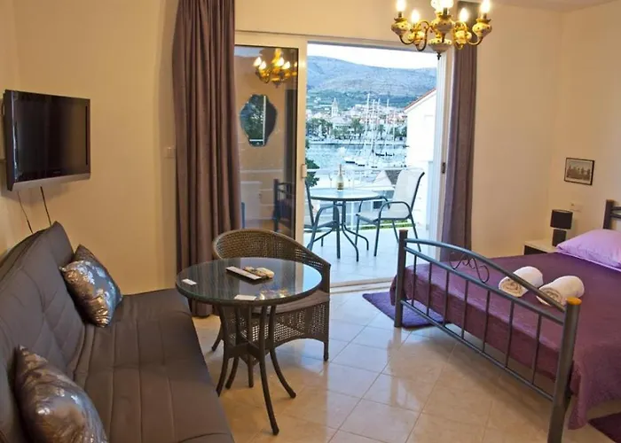 アパート In With Sea View, Terrace, Air Conditioning, Wi-fi トロギール