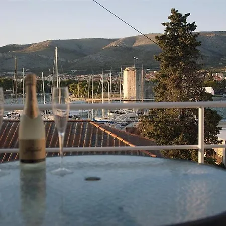 In With Sea View, Terrace, Air Conditioning, Wi-fi Traù