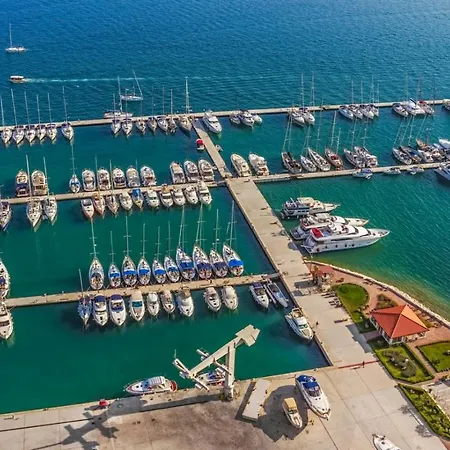 In With Sea View, Terrace, Air Conditioning, Wi-fi *