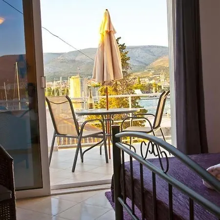 In With Sea View, Terrace, Air Conditioning, Wi-fi Traù